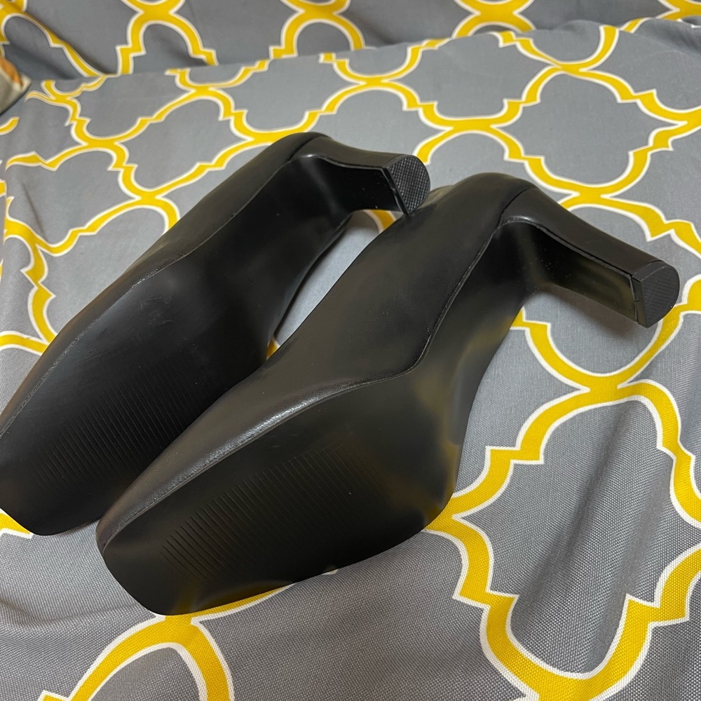 Heels - Picture 2 of 4